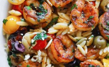 🔥 Mediterranean Shrimp Orzo Pasta Bowl 🍤🍅Colorful, zesty, and loaded with flavor! Perfect for summer cravings! ☀️✨ Recipe in the first comment—don’t miss it! 👇👇👇