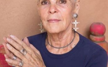 Hollywood star Ali MacGraw retired from acting & now lives in a tiny town where people respect her privacy