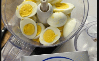 🍳 Humpty Dumpty Dip: A Deviled Egg Lover’s Dream
